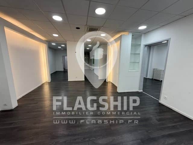 Local commercial · 151 m² · Location — photo 1