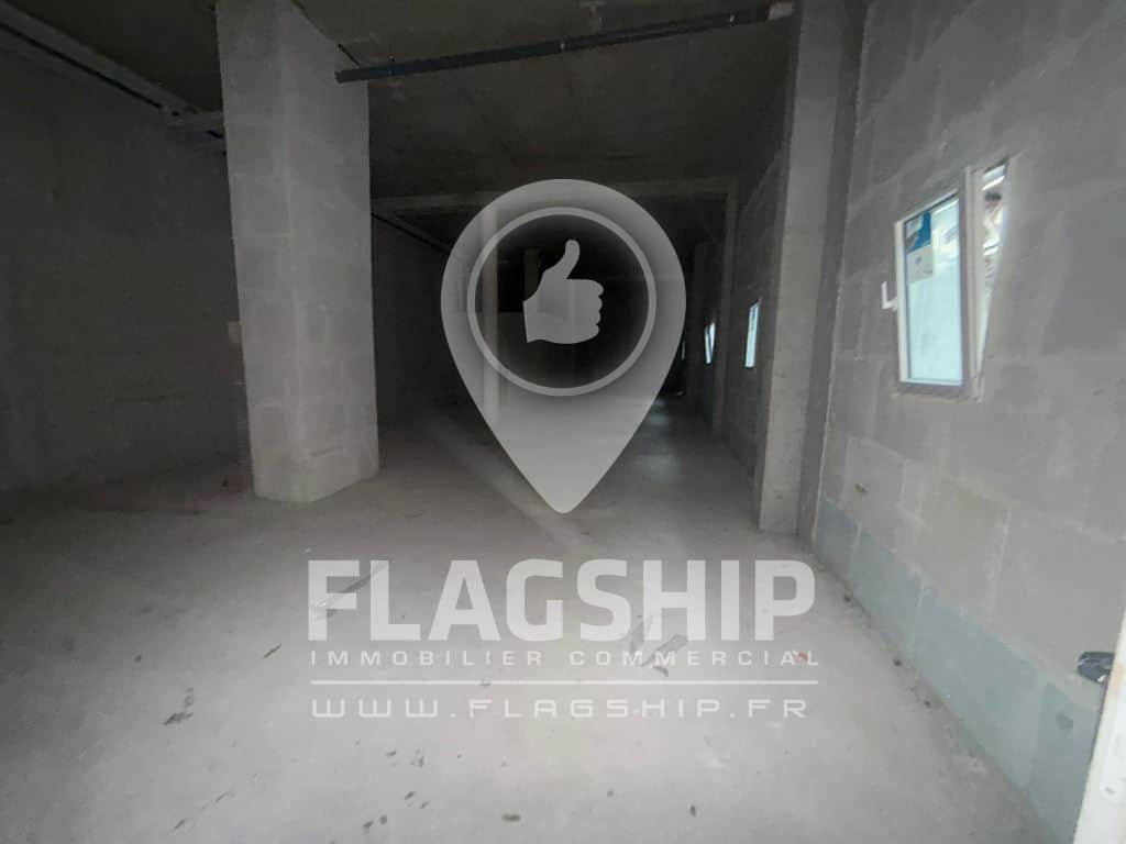 Local commercial · 235 m² · Location — photo 1