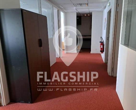 Local commercial · 830 m² · Location — photo 1