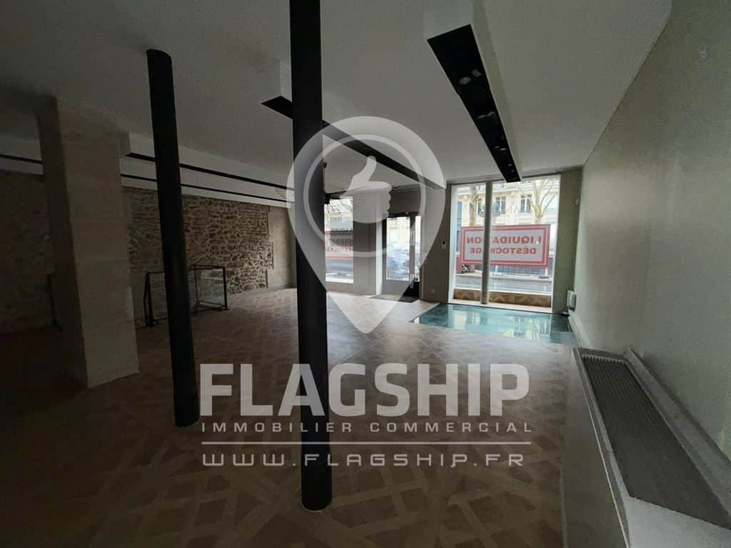 Local commercial · 189 m² · Location — photo 1