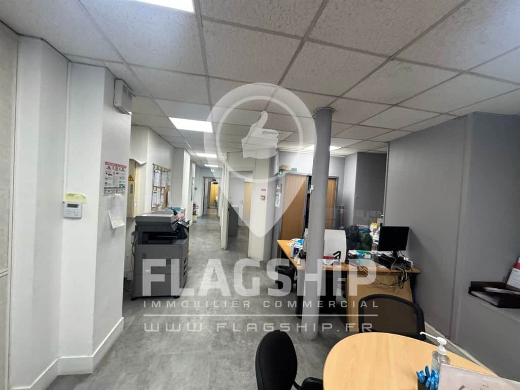 Local commercial · 266 m² · Location — photo 1