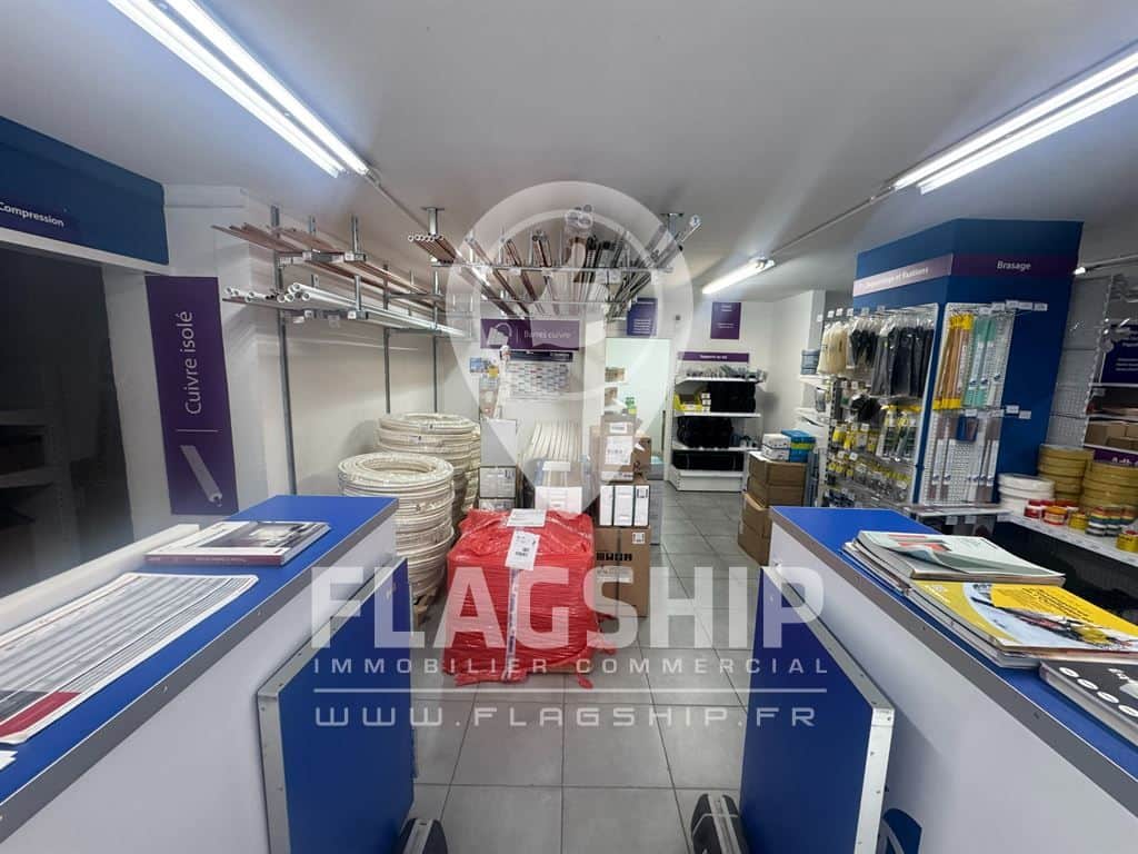 Local commercial · 141 m² · Location — photo 1