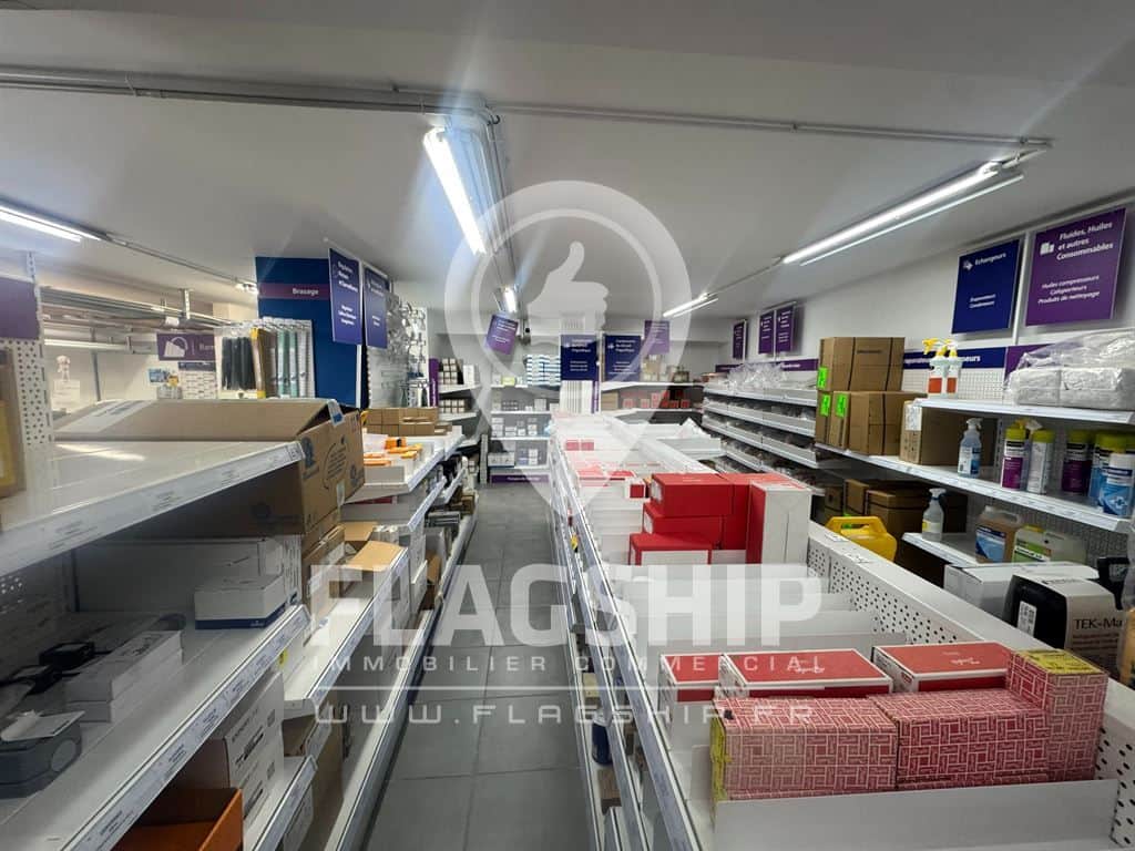 Local commercial · 141 m² · Achat des murs — photo 1