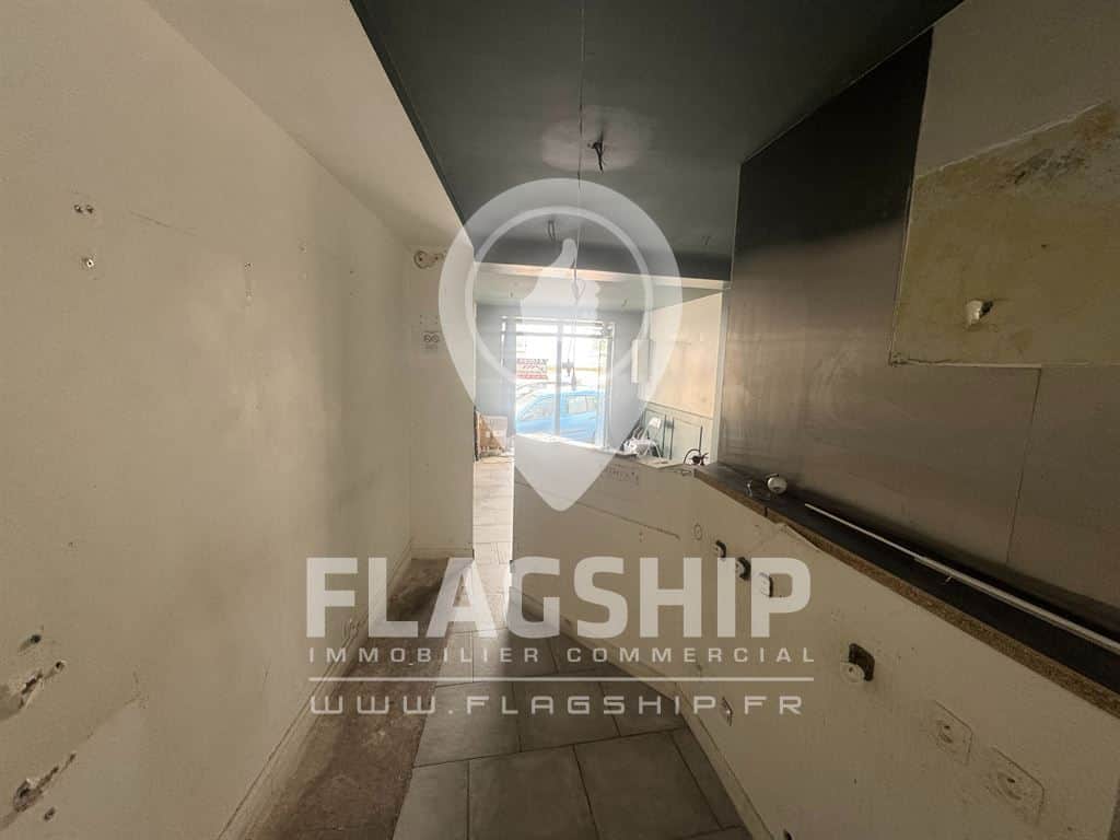 Local commercial · 28 m² · Location — photo 1