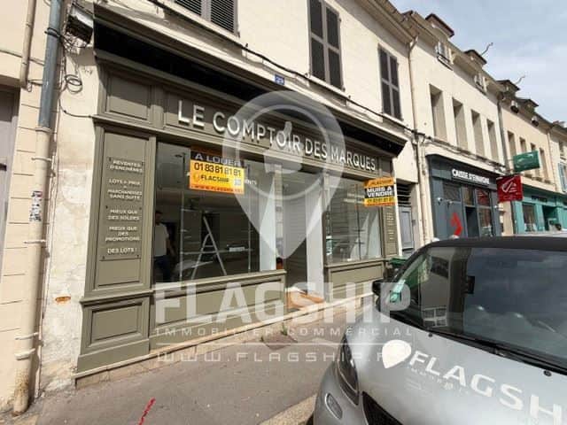 Local commercial · 82 m² · Location — photo 1