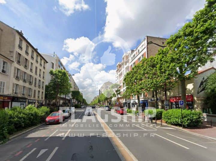 Local commercial · 91 m² · Location — photo 1