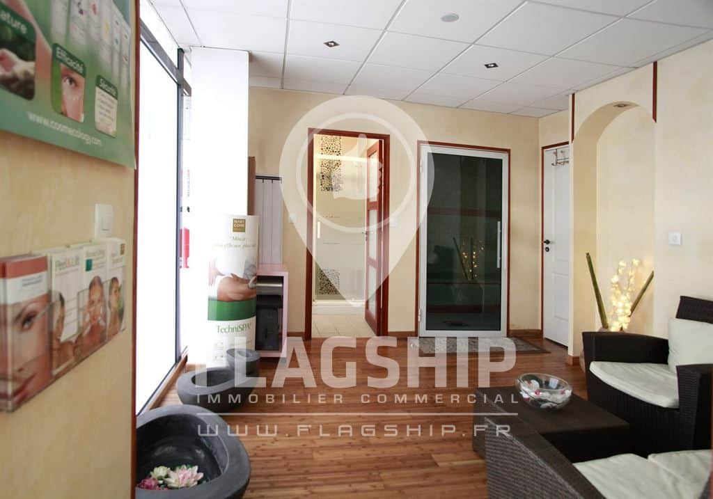Local commercial · 94 m² · Location — photo 1