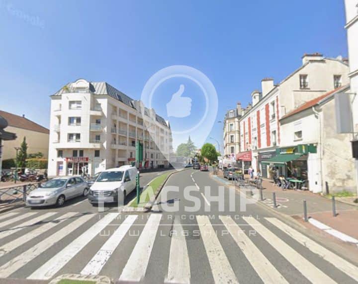 Local commercial · 127 m² · Location — photo 1