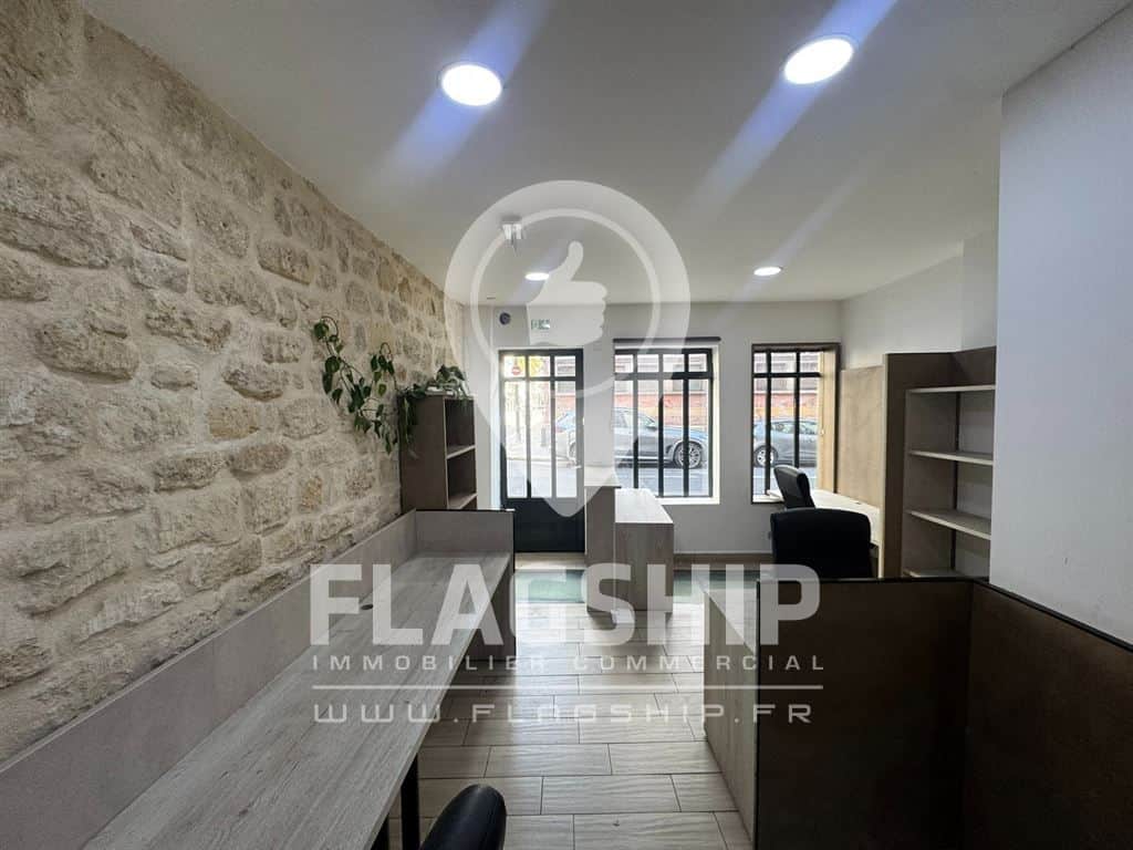 Local commercial · 105 m² · Location — photo 1