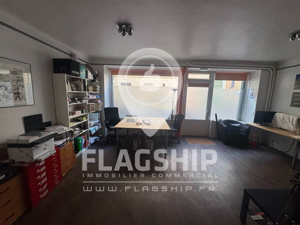 Local commercial · 71 m² · Location — photo 1