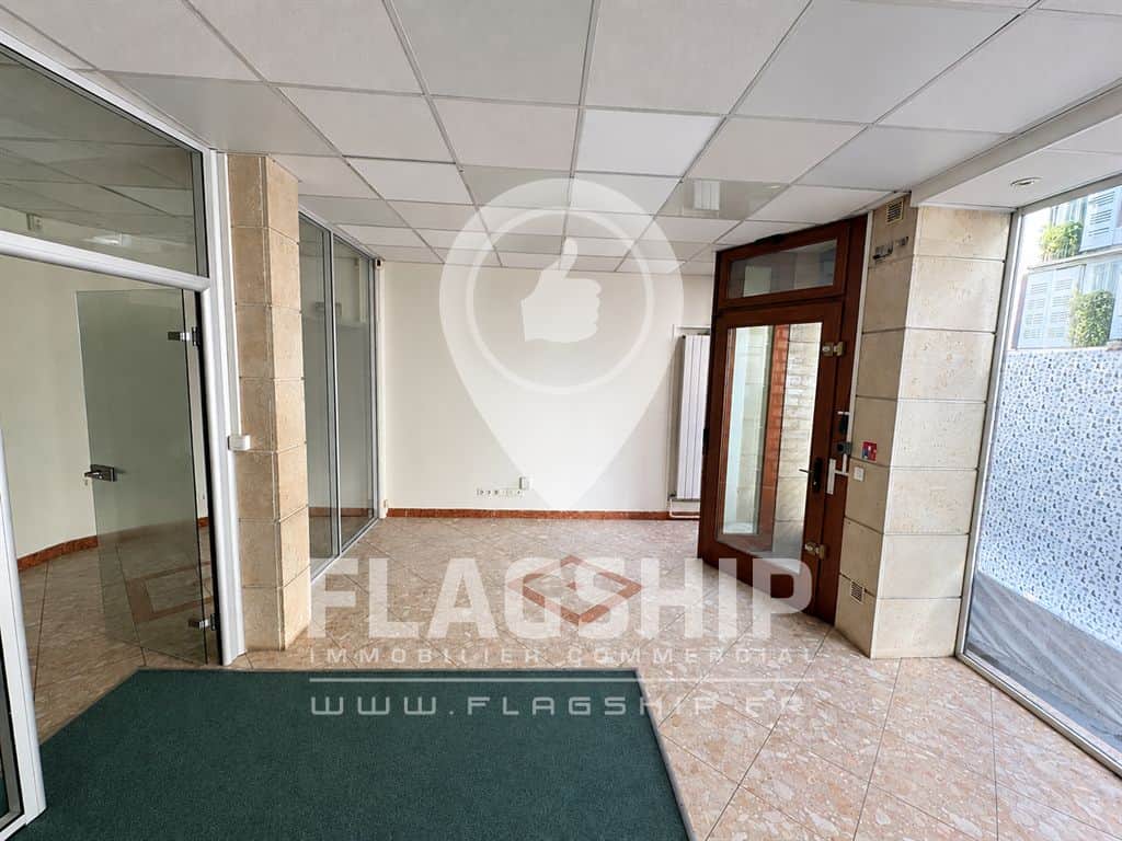 Local commercial · 137 m² · Achat des murs — photo 1