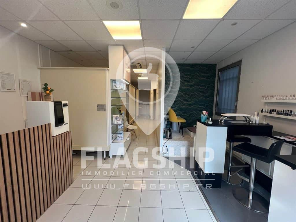 Local commercial · 55 m² · Location — photo 1