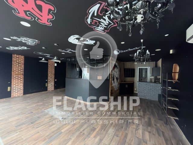 Local commercial · 84 m² · Location — photo 1