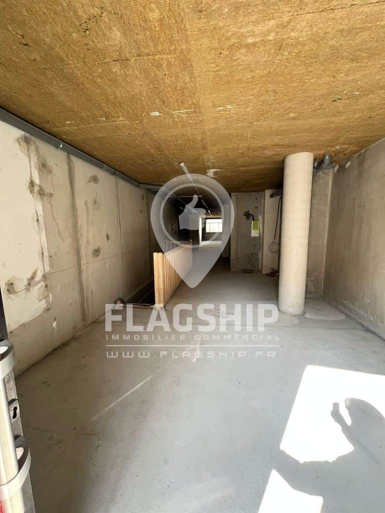 Local commercial · 154 m² · Location — photo 1