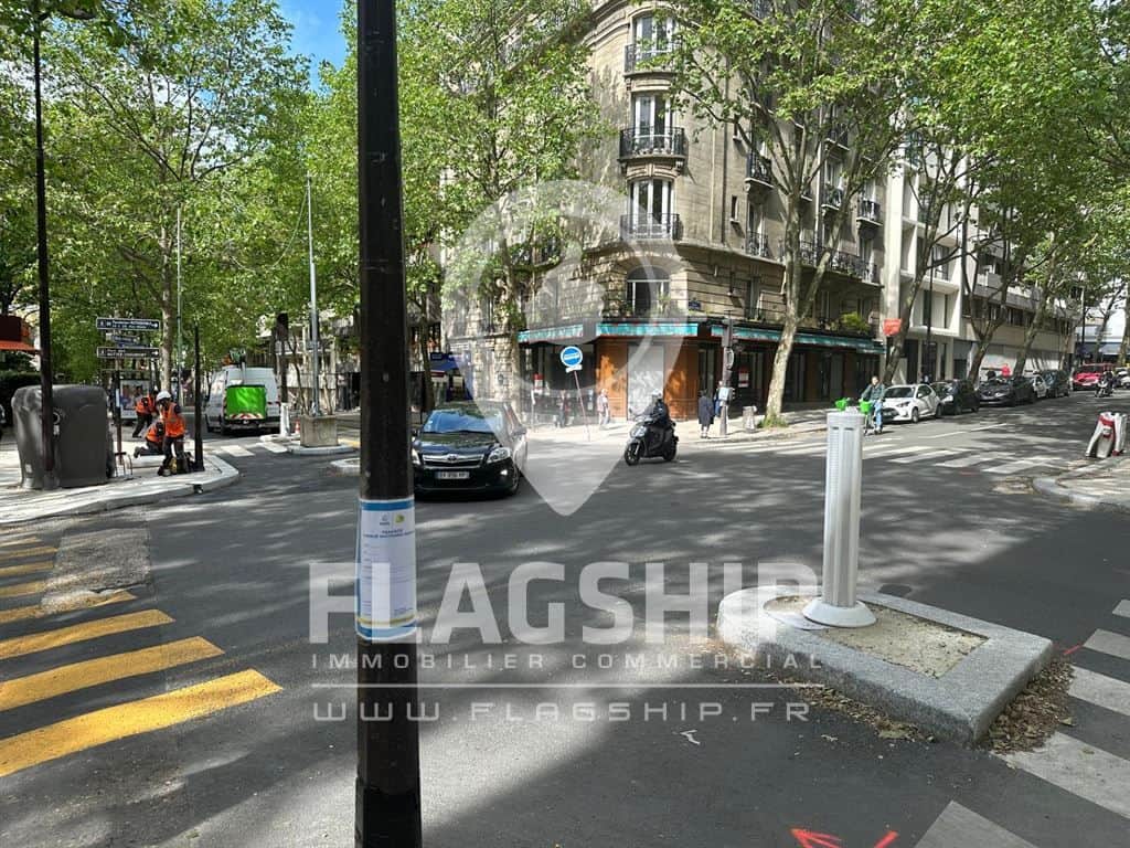 Local commercial · 29 m² · Location — photo 1