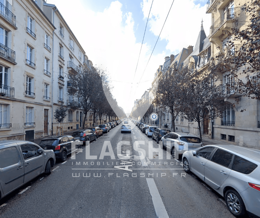 Local commercial · 351 m² · Location — photo 1