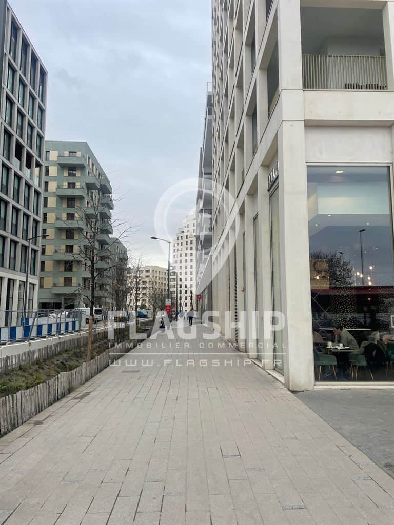 Local commercial · 152 m² · Location — photo 1