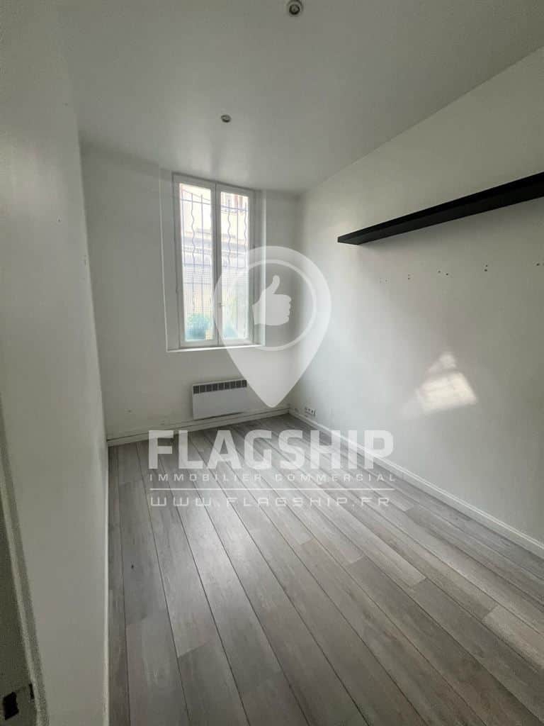 Local commercial · 48 m² · Location — photo 1