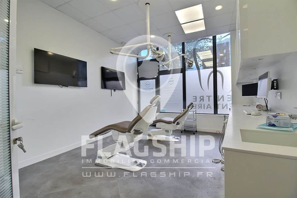 Local commercial · 297 m² · Location — photo 1