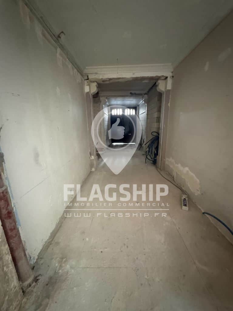 Local commercial · 300 m² · Location — photo 1