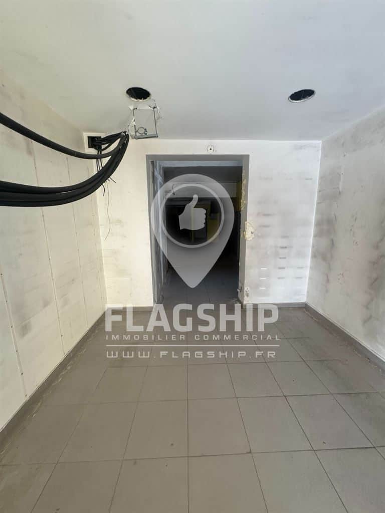 Local commercial · 210 m² · Location — photo 1