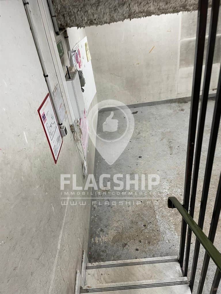 Local commercial · 635 m² · Location — photo 1