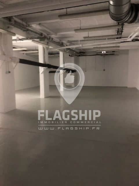 Local commercial · 352 m² · Location — photo 1