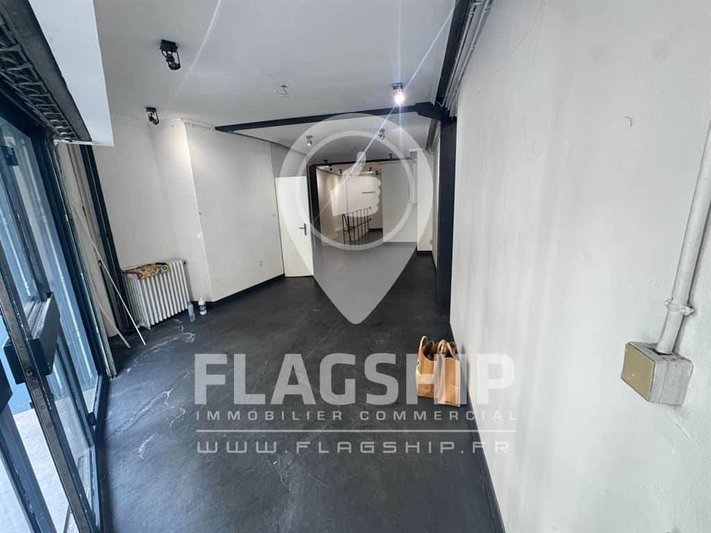 Local commercial · 166 m² · Location — photo 1