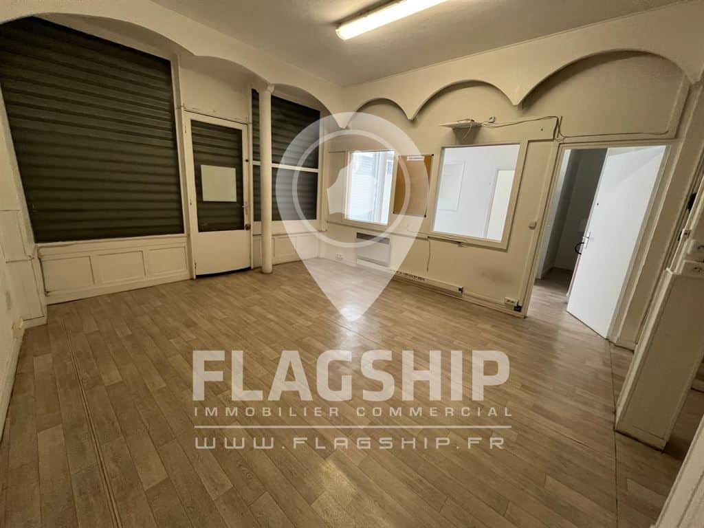 Local commercial · 55 m² · Location — photo 1