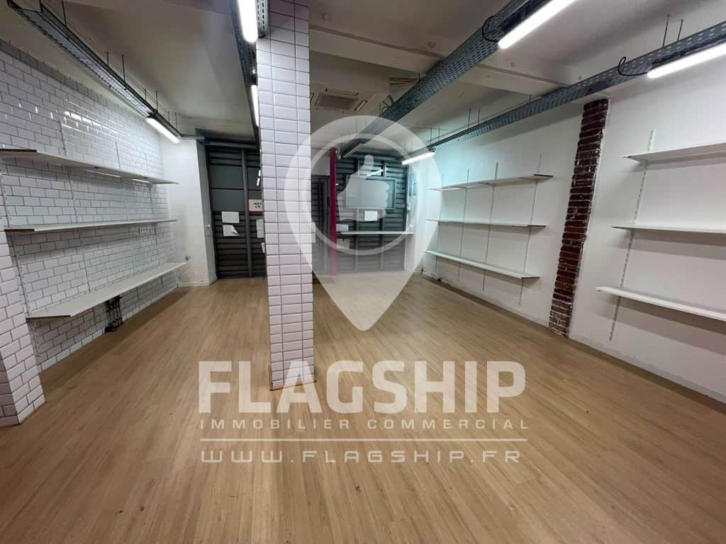 Local commercial · 69 m² · Location — photo 1