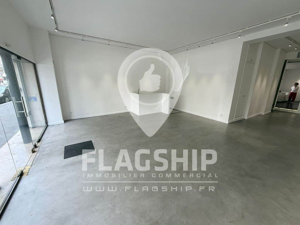 Local commercial · 392 m² · Location — photo 1