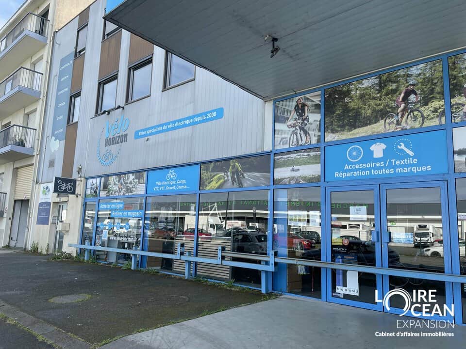 Local commercial · 715 m² · Location — photo 1
