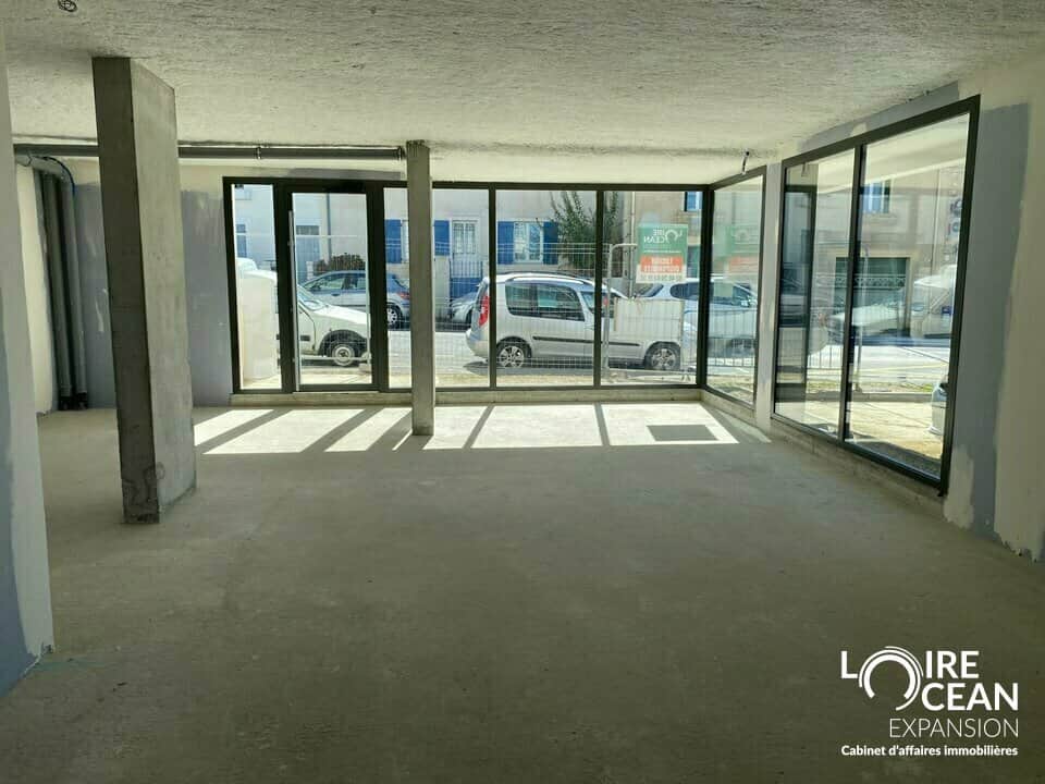 Local commercial · 74 m² · Location — photo 1