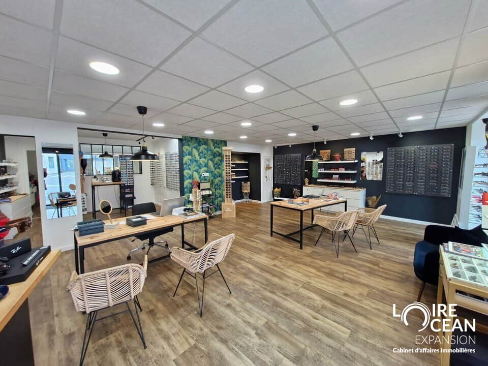 Local commercial · 135 m² · Location — photo 1