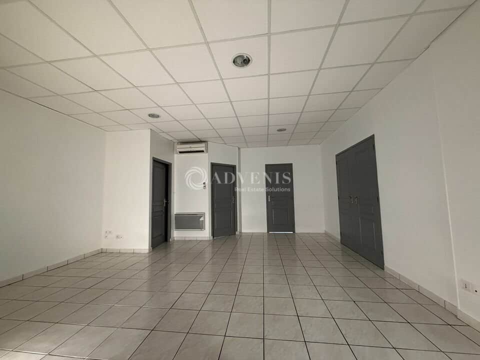 Local commercial · 72 m² · Location — photo 1