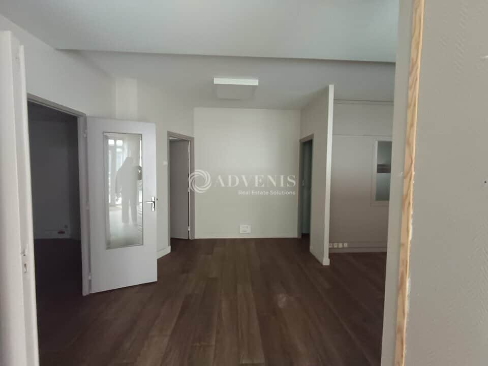 Local commercial · 105 m² · Location — photo 1