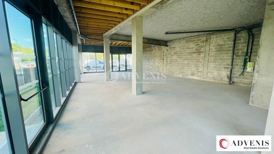 Local commercial · 147 m² · Location — photo 1