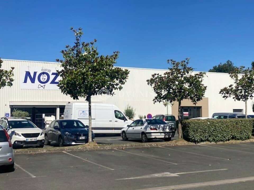 Local commercial · 335 m² · Achat des murs — photo 1