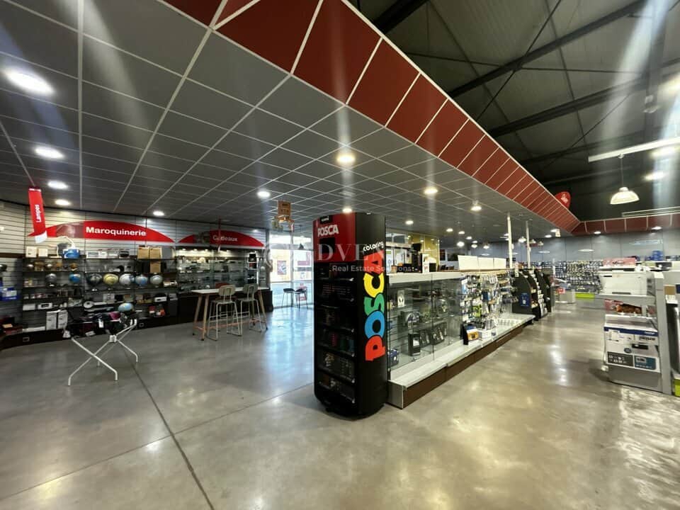Local commercial · 646 m² · Achat des murs — photo 1