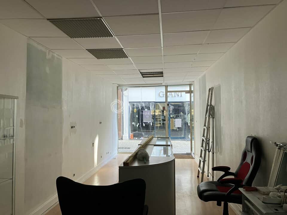 Local commercial · 76 m² · Achat des murs — photo 1