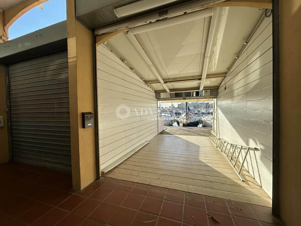 Local commercial · 41 m² · Location — photo 1