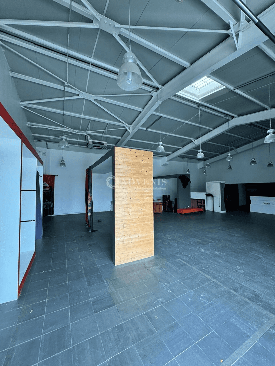 Cycle, Moto · 288 m² · Location — photo 1
