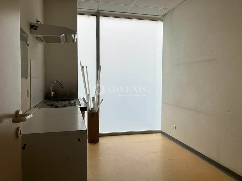 Local commercial · 618 m² · Location — photo 1