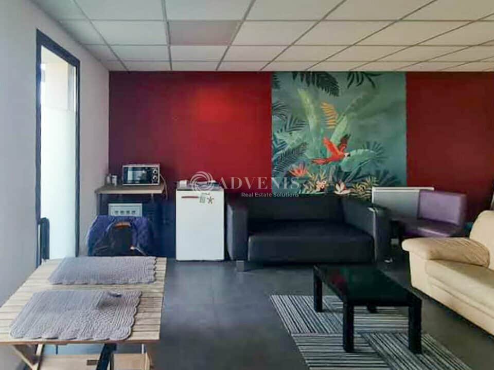 Local commercial · 153 m² · Location — photo 1