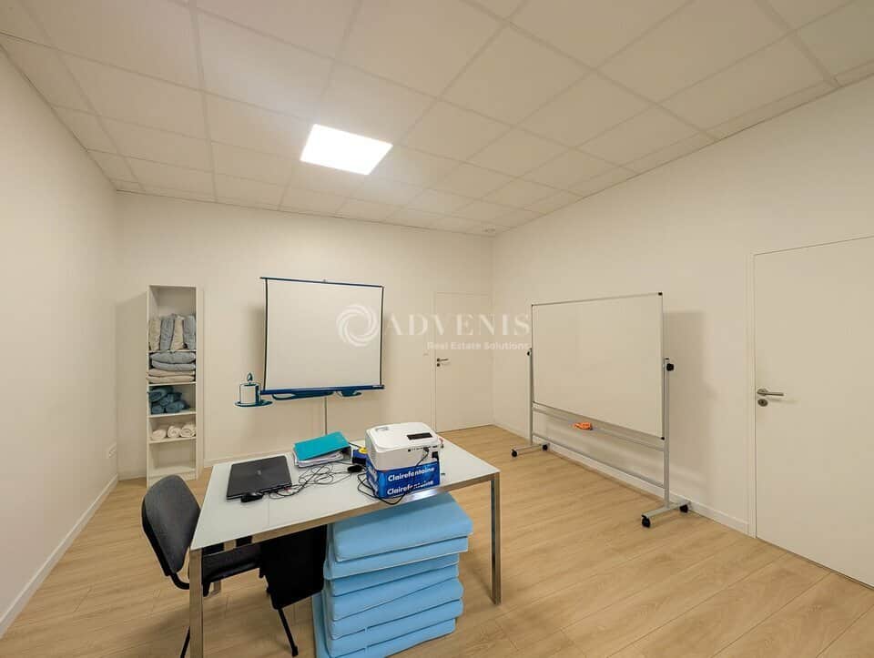 Local commercial · 597 m² · Location — photo 1