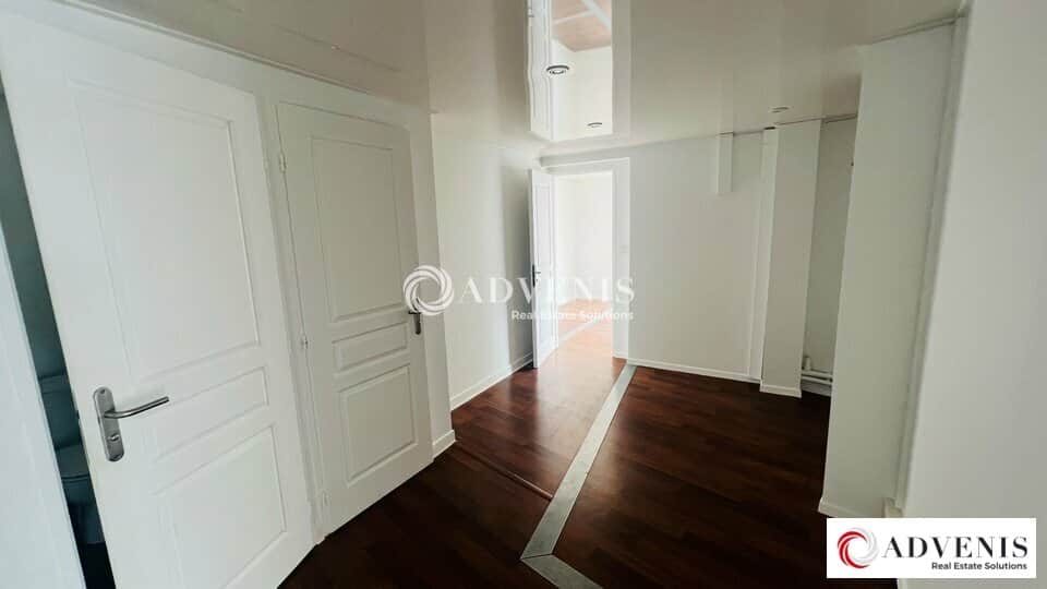 Local commercial · 98 m² · Location — photo 1