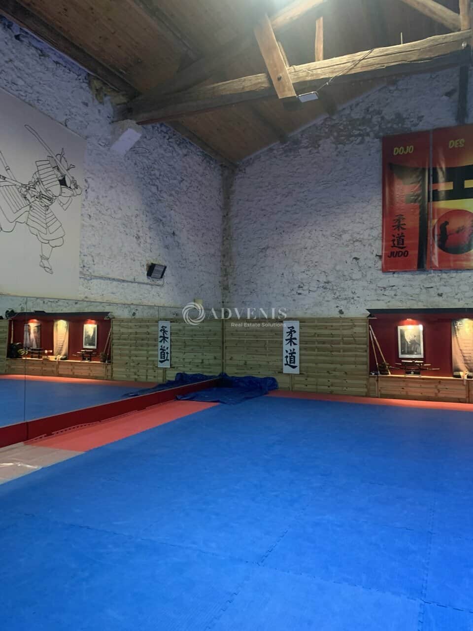 Local commercial · 307 m² · Achat des murs — photo 1