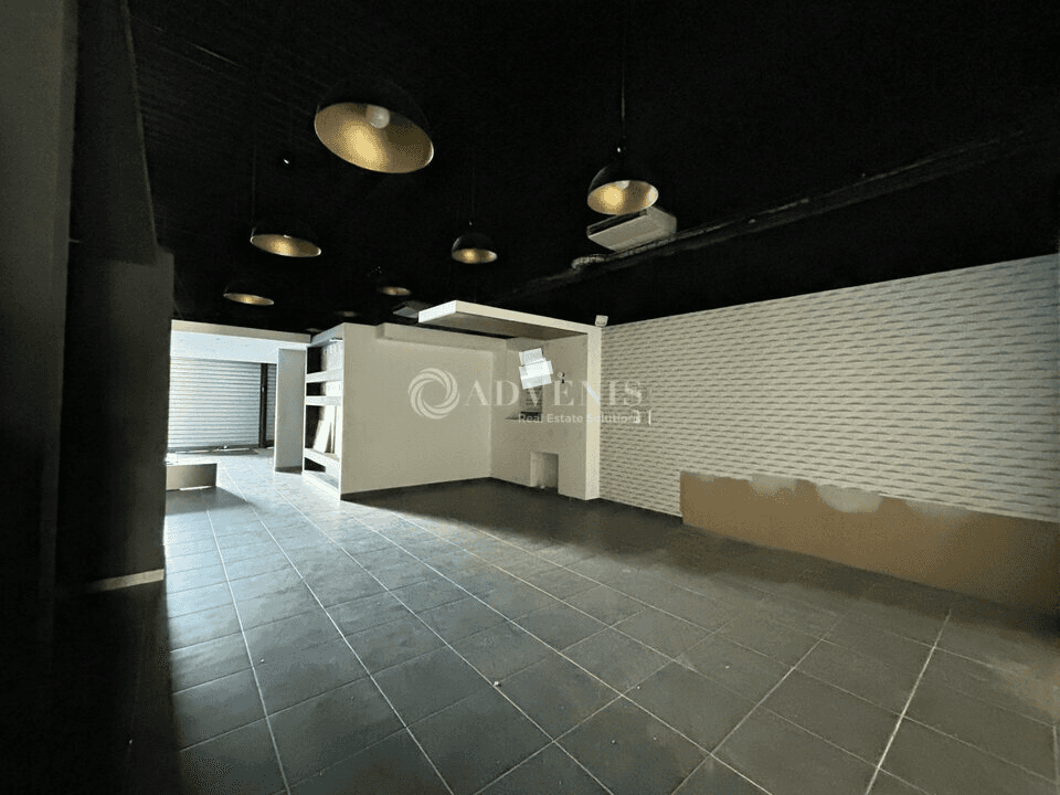 Local commercial · 344 m² · Location — photo 1