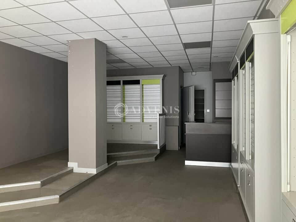 Local commercial · 48 m² · Location — photo 1