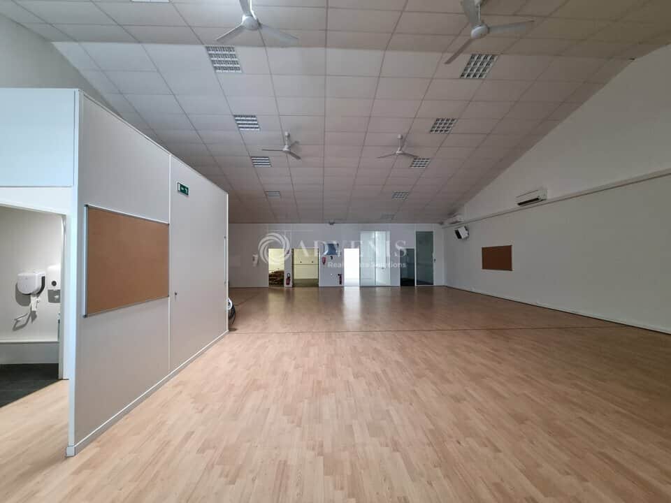 Local commercial · 302 m² · Location — photo 1